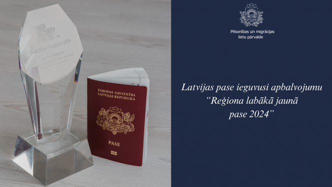 Teksts: latvijas pase ieguvusi apbalvojumu "Reģiona labākā jaunā pase 2024". Pases foto ar Latvijas jauna parauga pasi